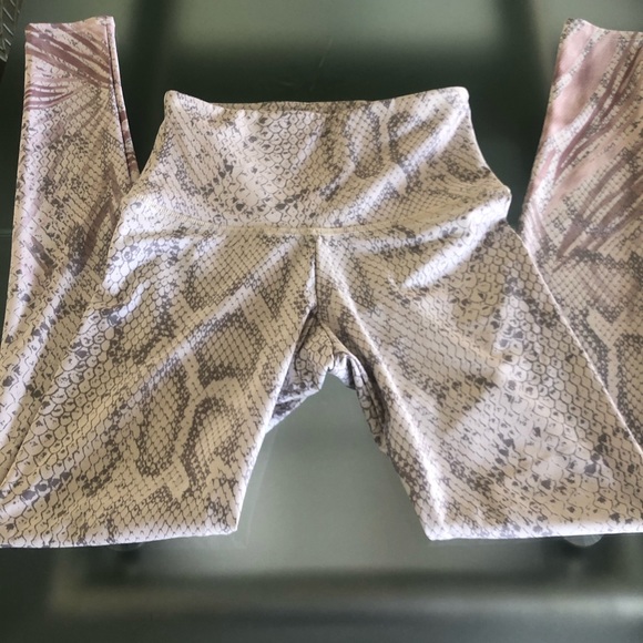 Onzie Python White Snakeskin Leggings - Picture 16 of 16